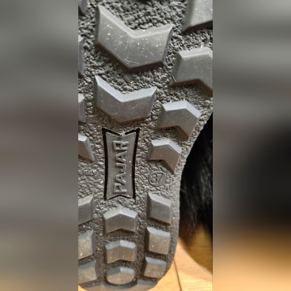 Pajar Black Goat Fur Pom Pom Boots Women's sz. 37/ 6.5 New - Picture 6 of 7